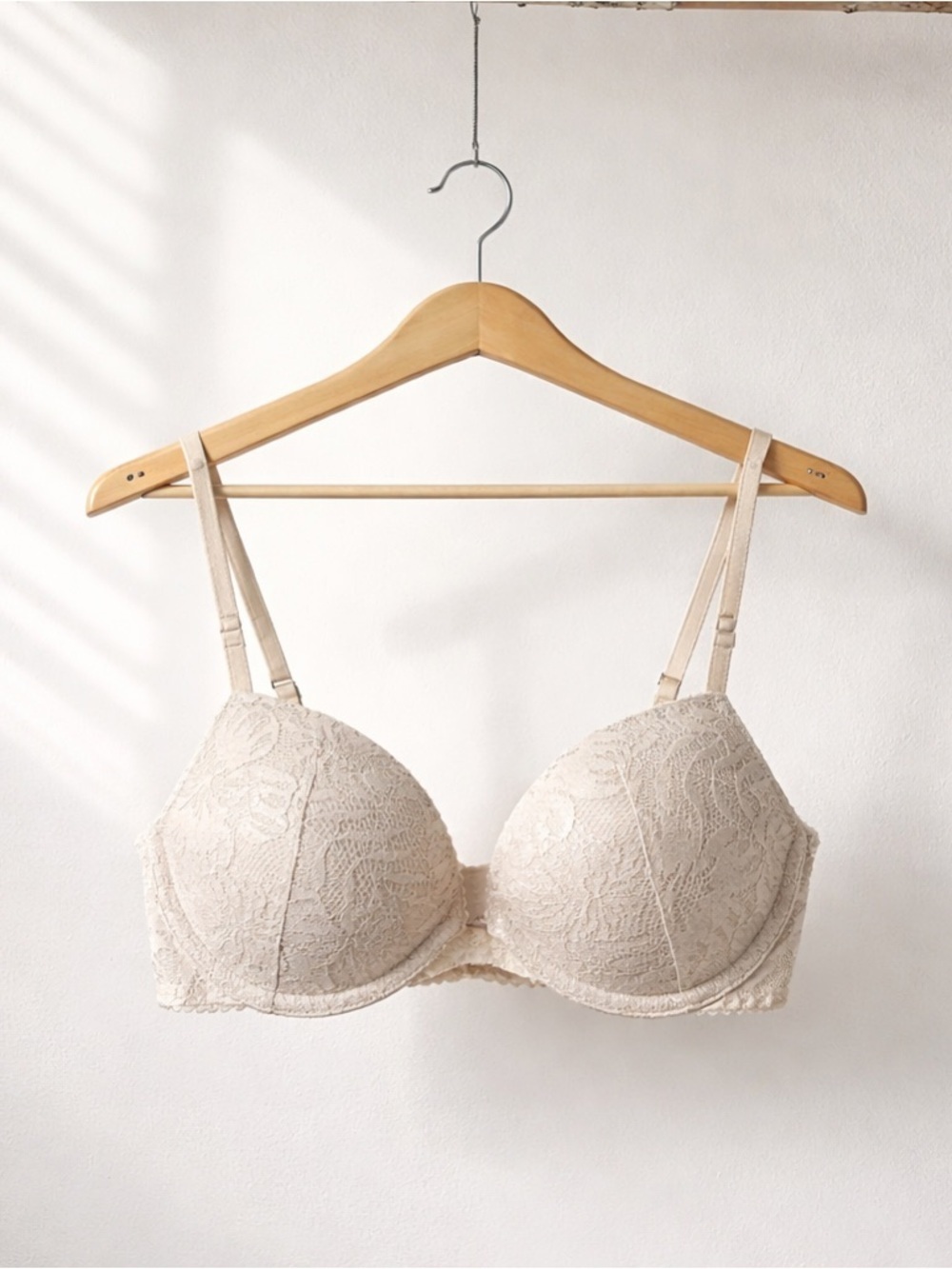 Victoria’s Secret Lace Push-Up Bra | 32C | Nude/Beige | Adjustable Straps